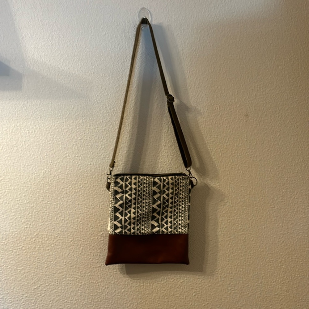 Like new Sweet Tangerine crossbody